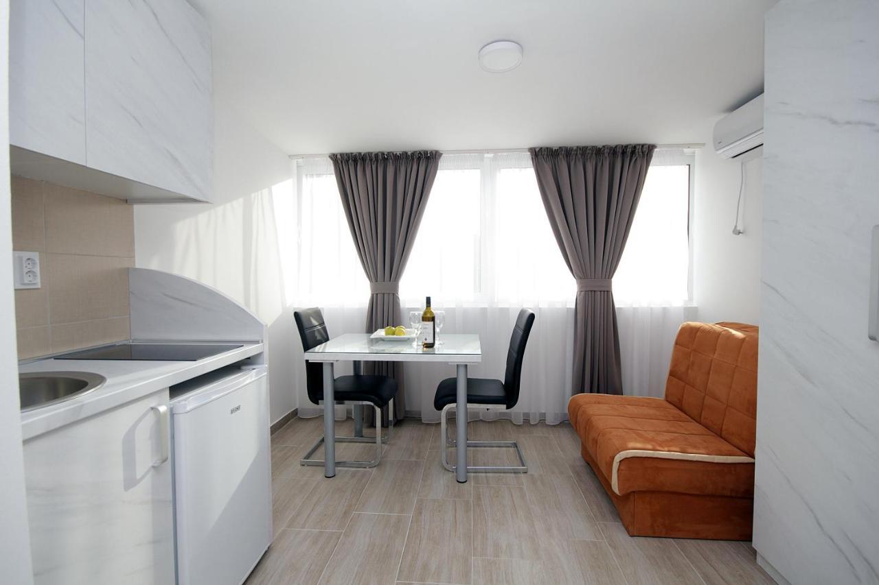 Apartments Residence Dj Petrovac na moru Exterior foto
