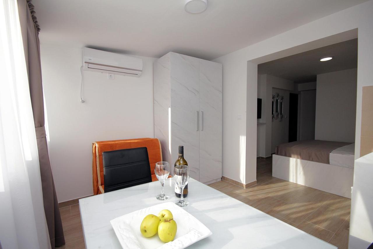 Apartments Residence Dj Petrovac na moru Exterior foto
